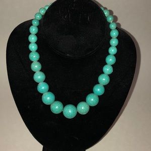 Like new Howlite turquoise necklace